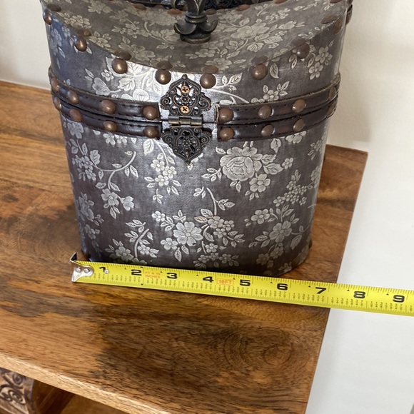 Two floral decorative boxes - Picture 11 of 12